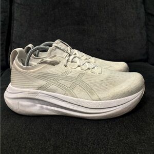 ASICS Men's Gel-Nimbus 27 White / Glacier Grey Sneakers Size US9